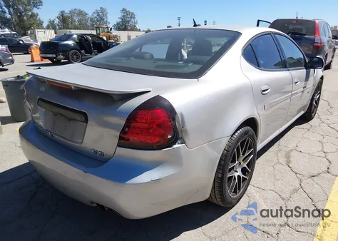 2008 Pontiac Grand Prix Gxp z USA, uszkodzony, nr VIN 2G2WC55C481128117